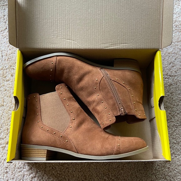 Liz Claiborne Rela Brown Booties Size 8 - Picture 5 of 6